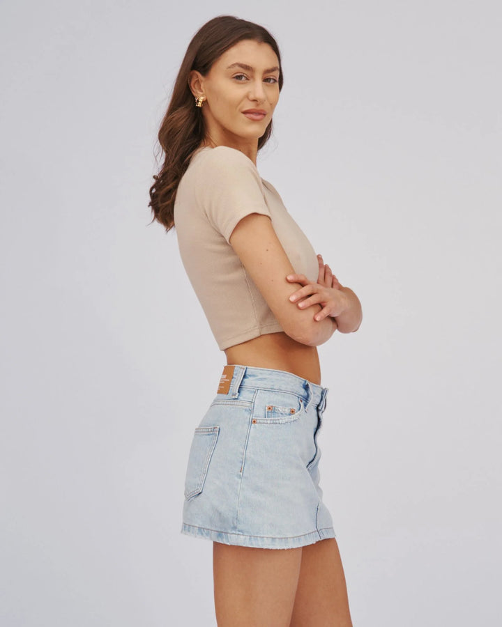 Dr Denim Ziggy Mid Rise Denim Skirt - Stream Light Worn
