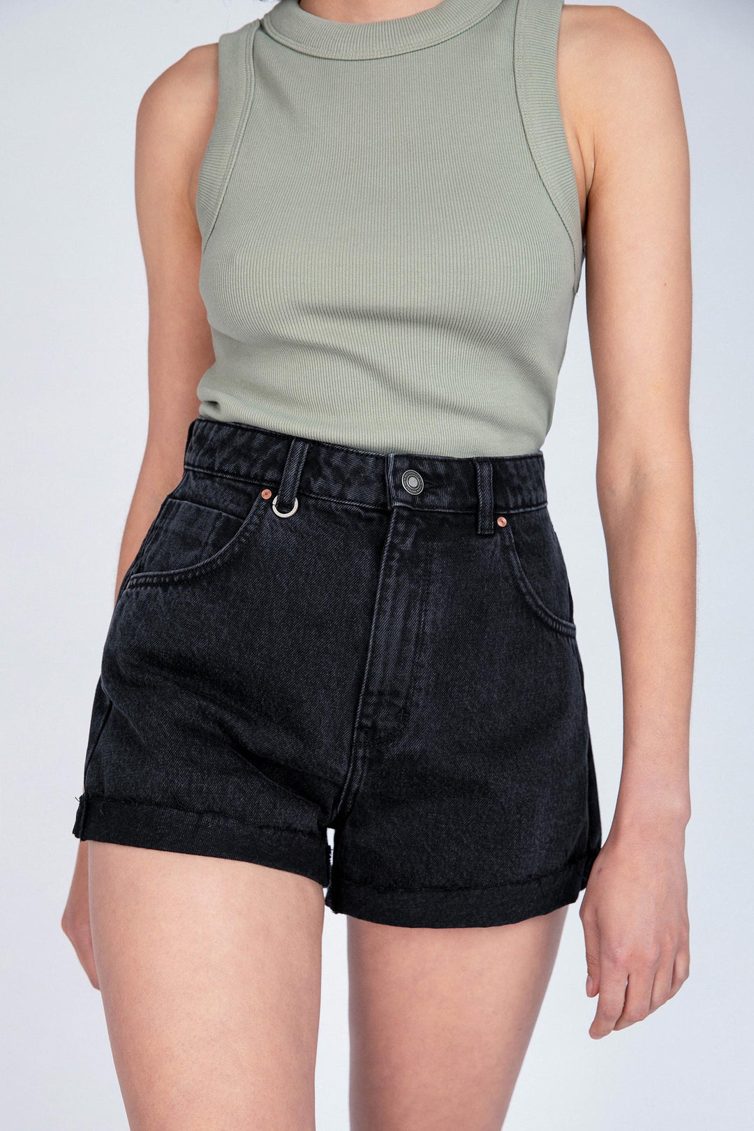 Lola Short - Blackout