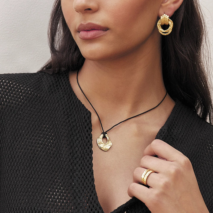 Arms Of Eve Raven Pendant Necklace - Black