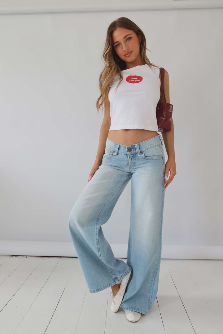 Abrand 00 Super Low & Wide Jean - Kaia Worn