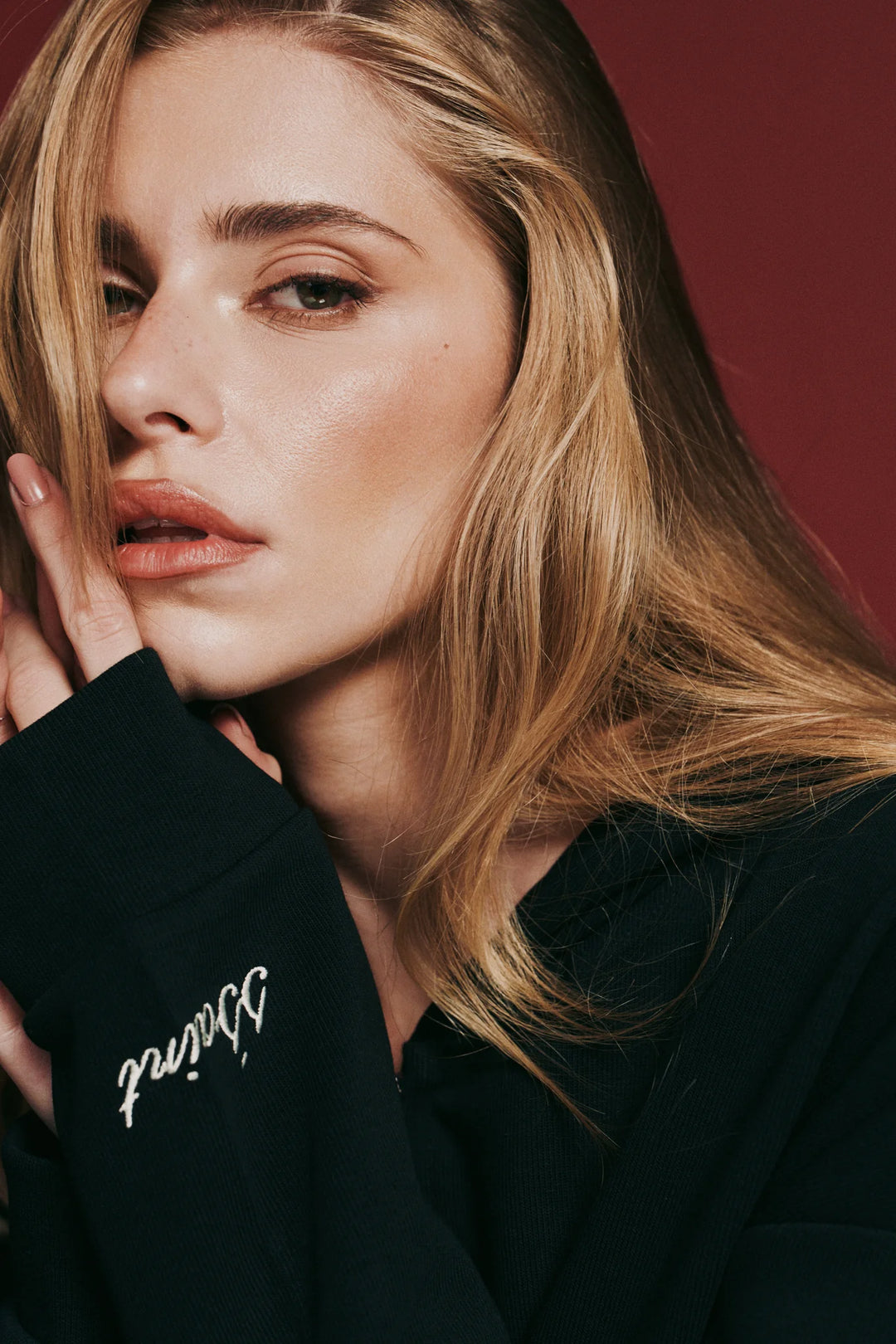 SŚAINT Cropped Hoodie - Black/Butter