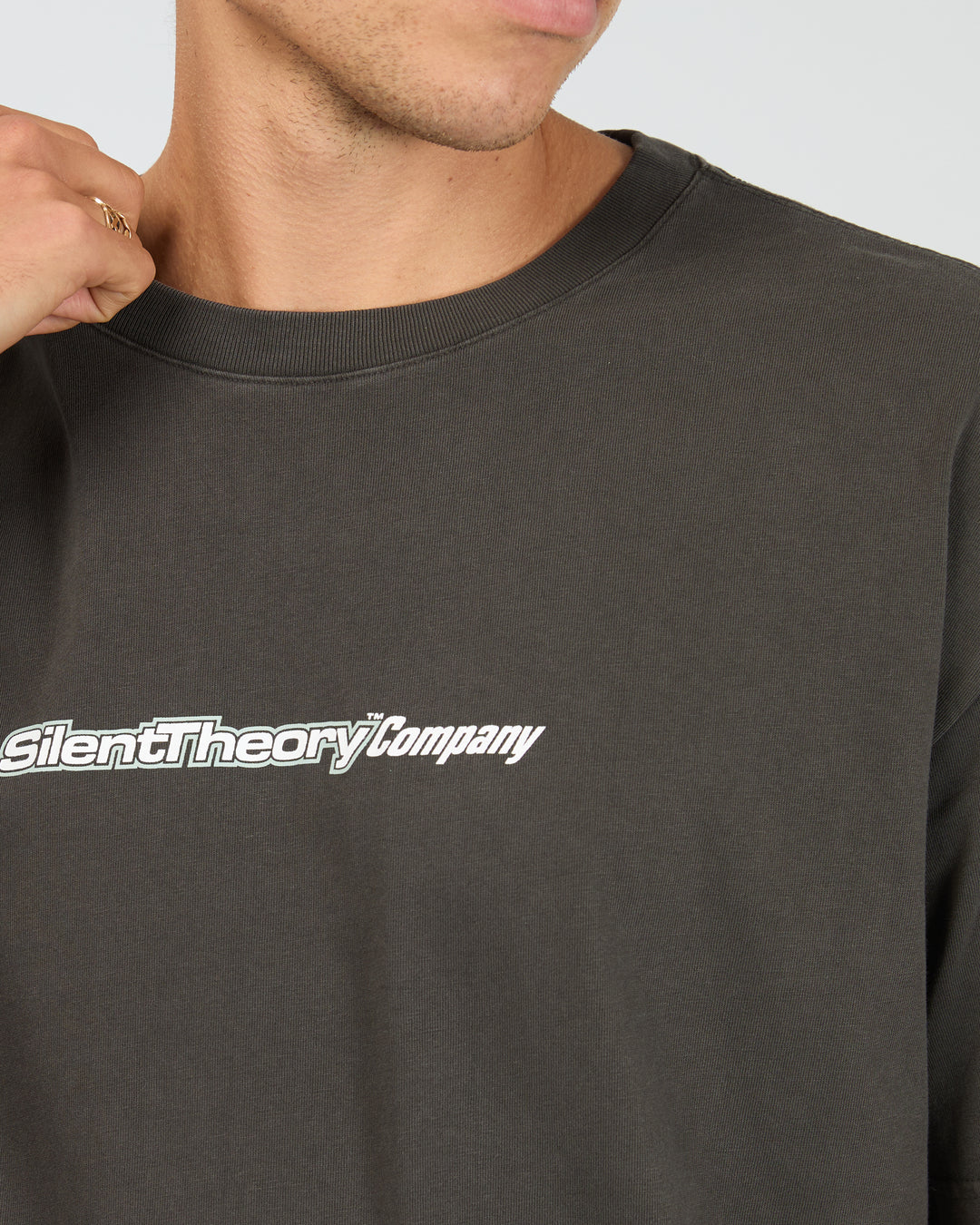 Silent Theory Raider Scoop Tee - Coal