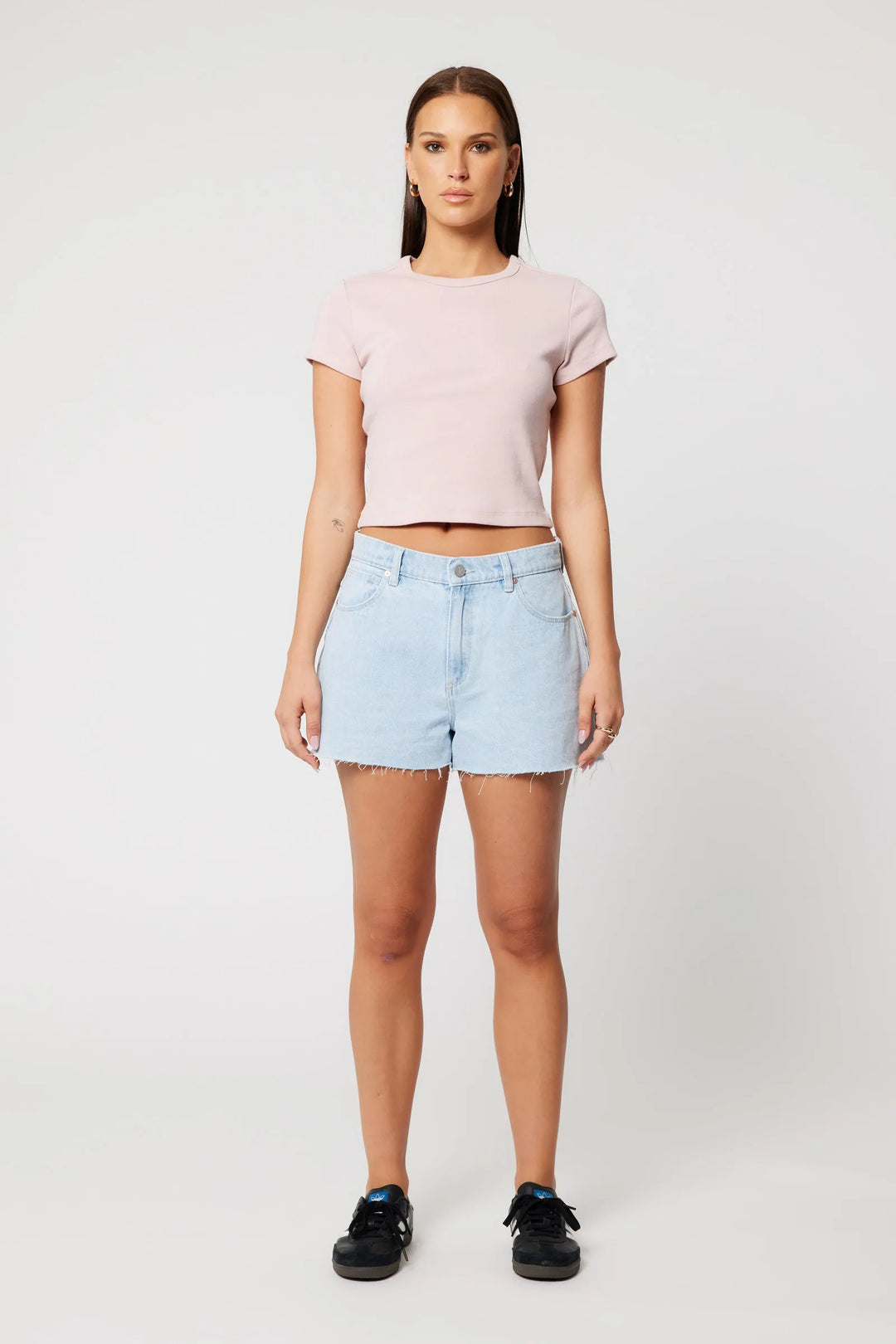Abrand 95 Mid Rise Baggy Denim Short Kate Light Vintage Blue abrand-95-mid-rise-baggy-denim-short-kate-light-vintage-blue