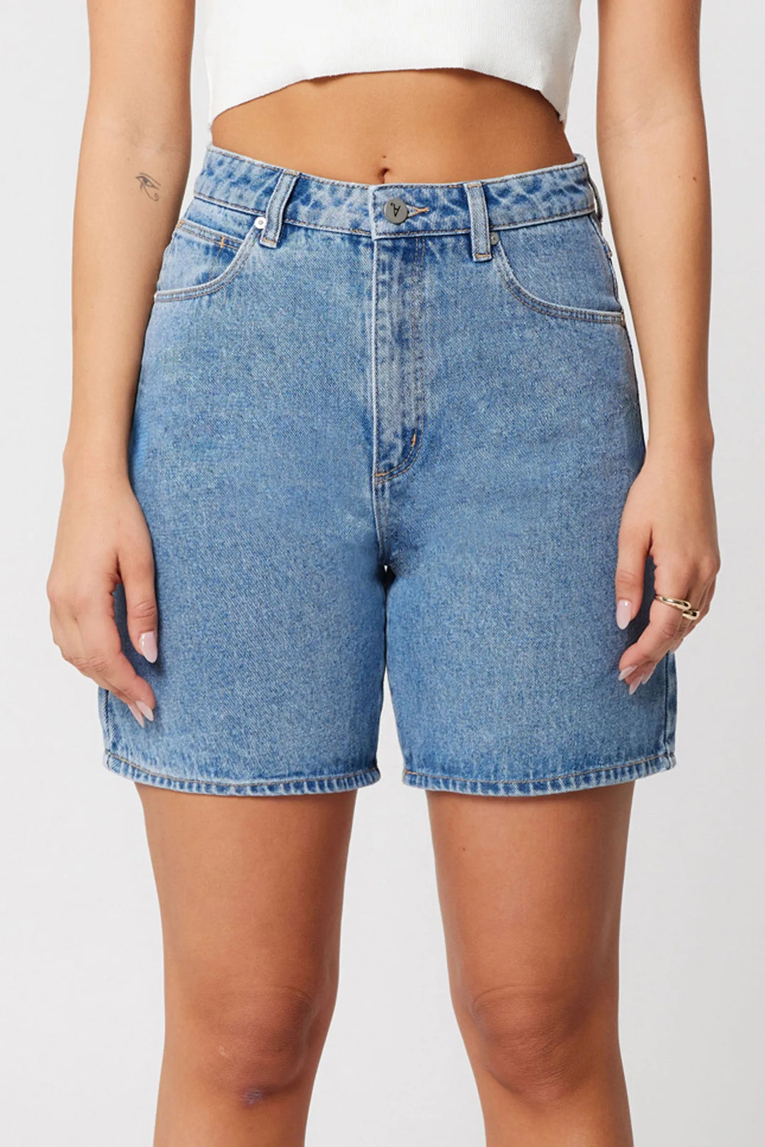 Abrand Carrie Denim Short-Naomi