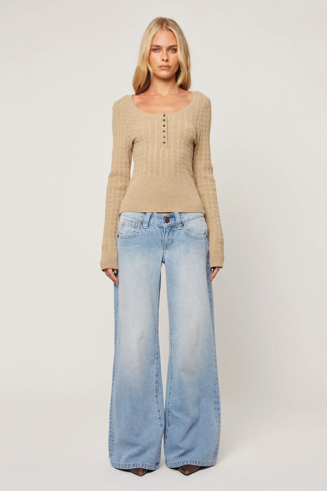 Abrand 00 Super Low & Wide Jean - Kaia Worn