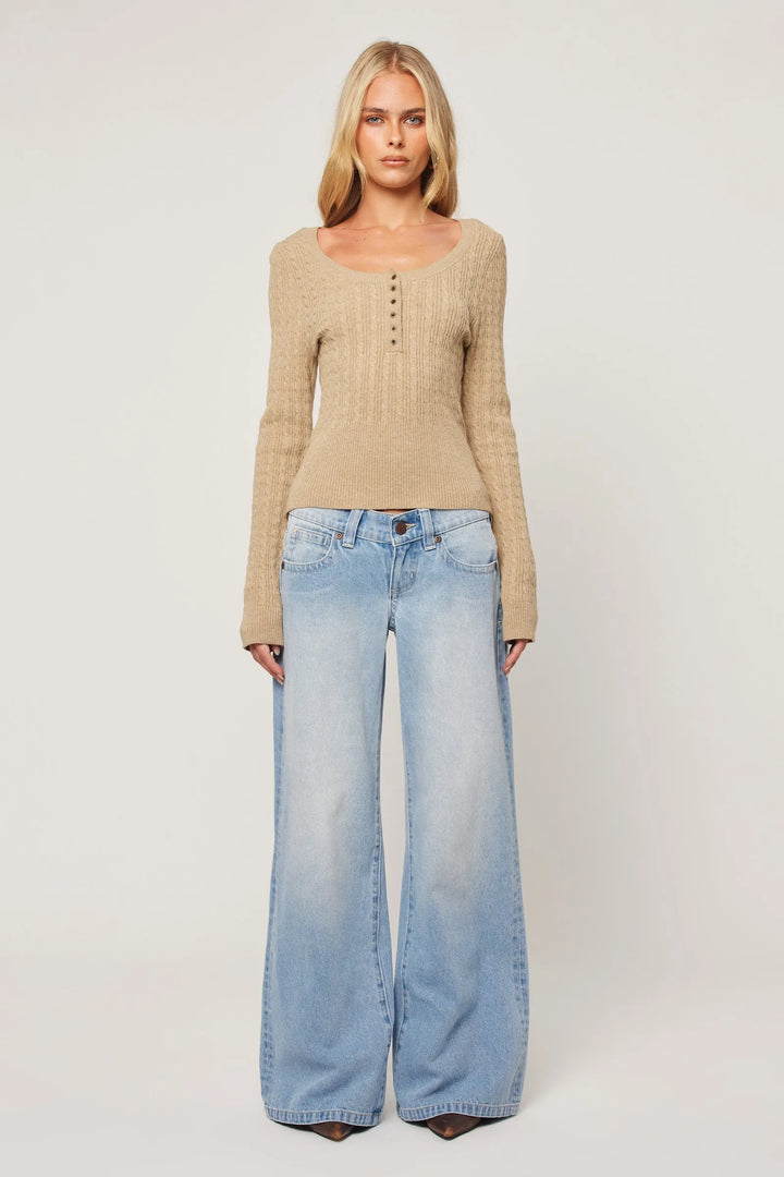Abrand 00 Super Low & Wide Jean - Kaia Worn
