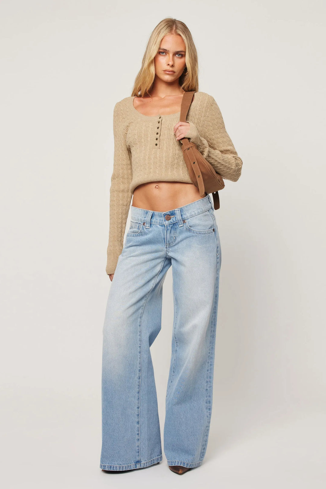 Abrand 00 Super Low & Wide Jean - Kaia Worn