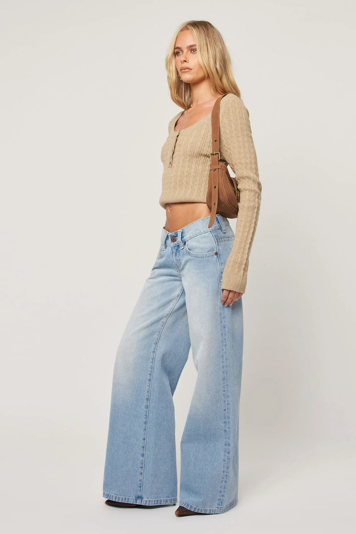 Abrand 00 Super Low & Wide Jean - Kaia Worn