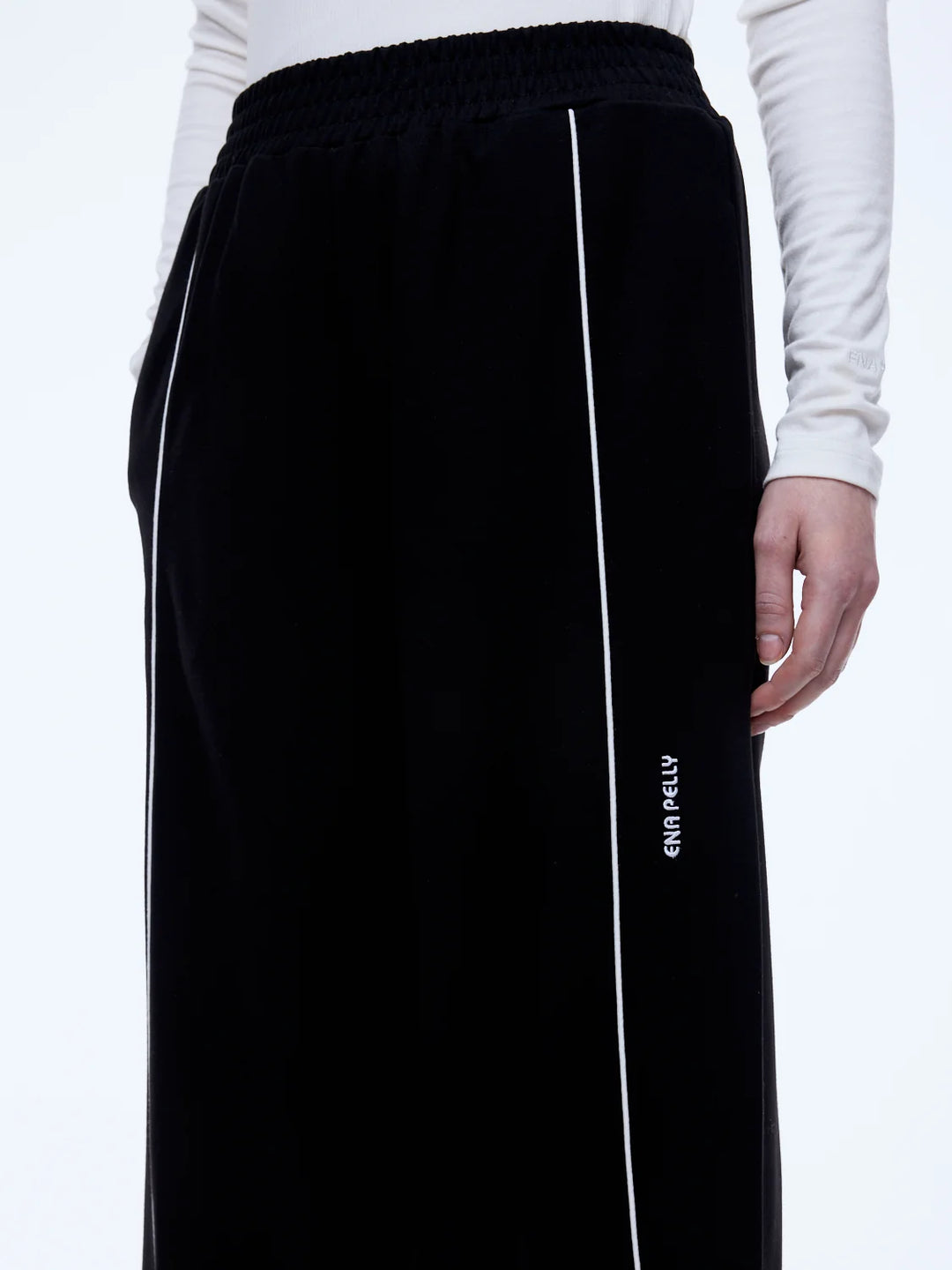 Ena Pelly Valencia Relaxed Pant - Black