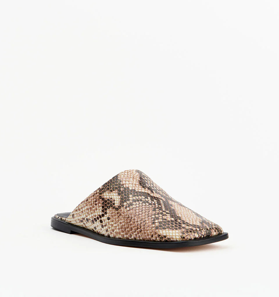 Alias Mae Jackson - Sand Snake