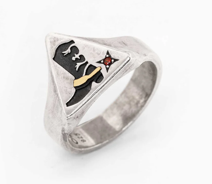 Sue The Boy Howdy Ring 925 Silver/Garnet/Brass