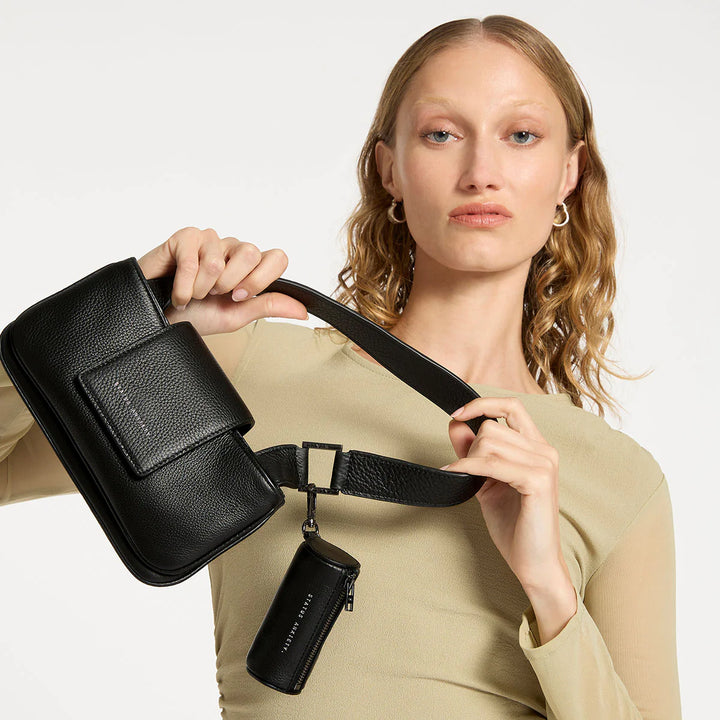 Status Anxiety Escape - Black