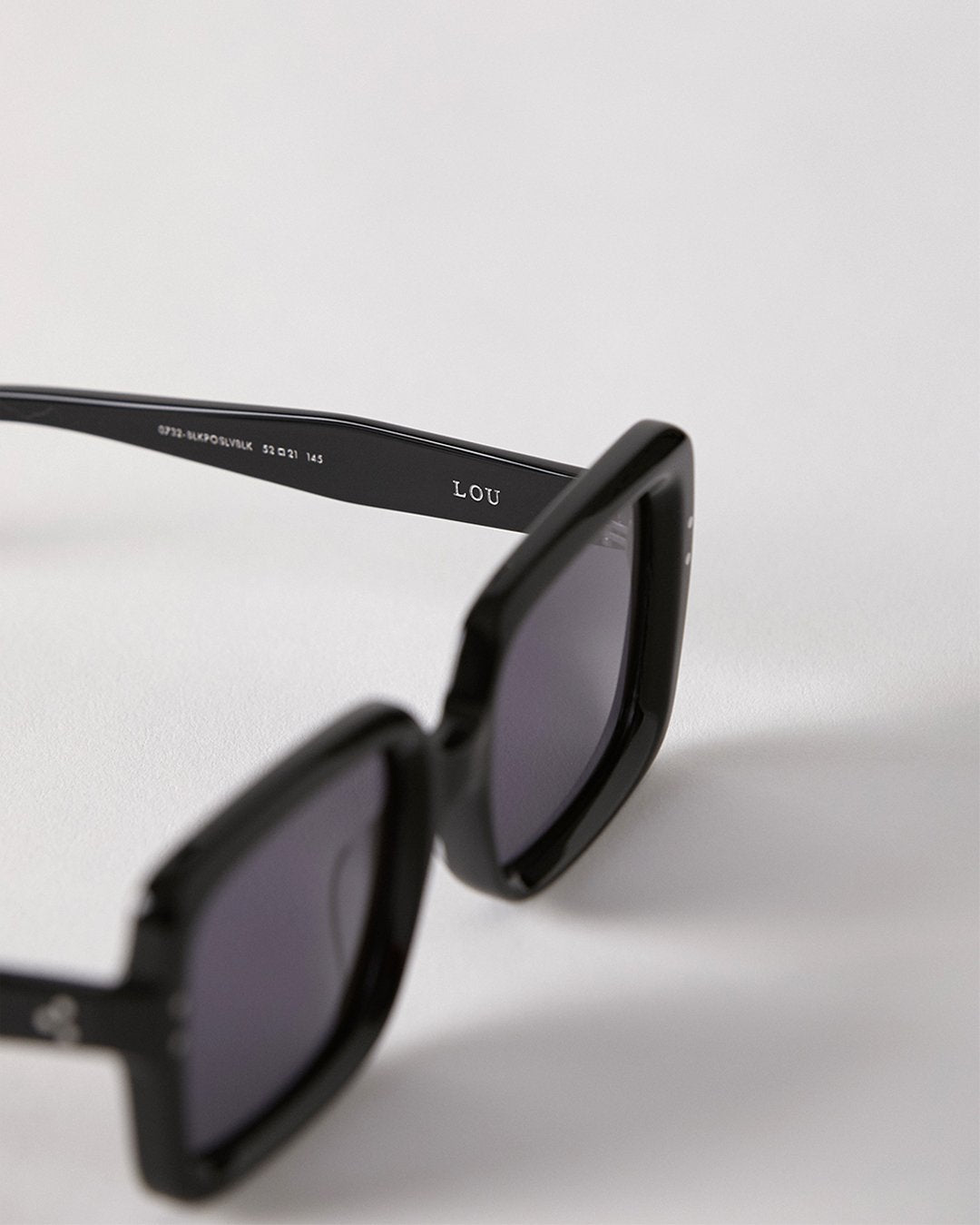 Lou - Black Polished/Black