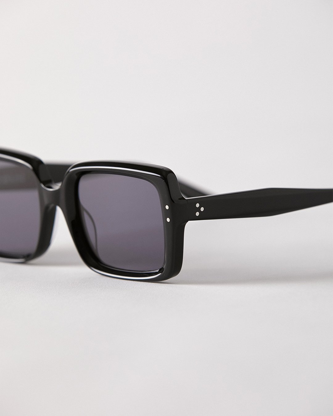 Lou - Black Polished/Black