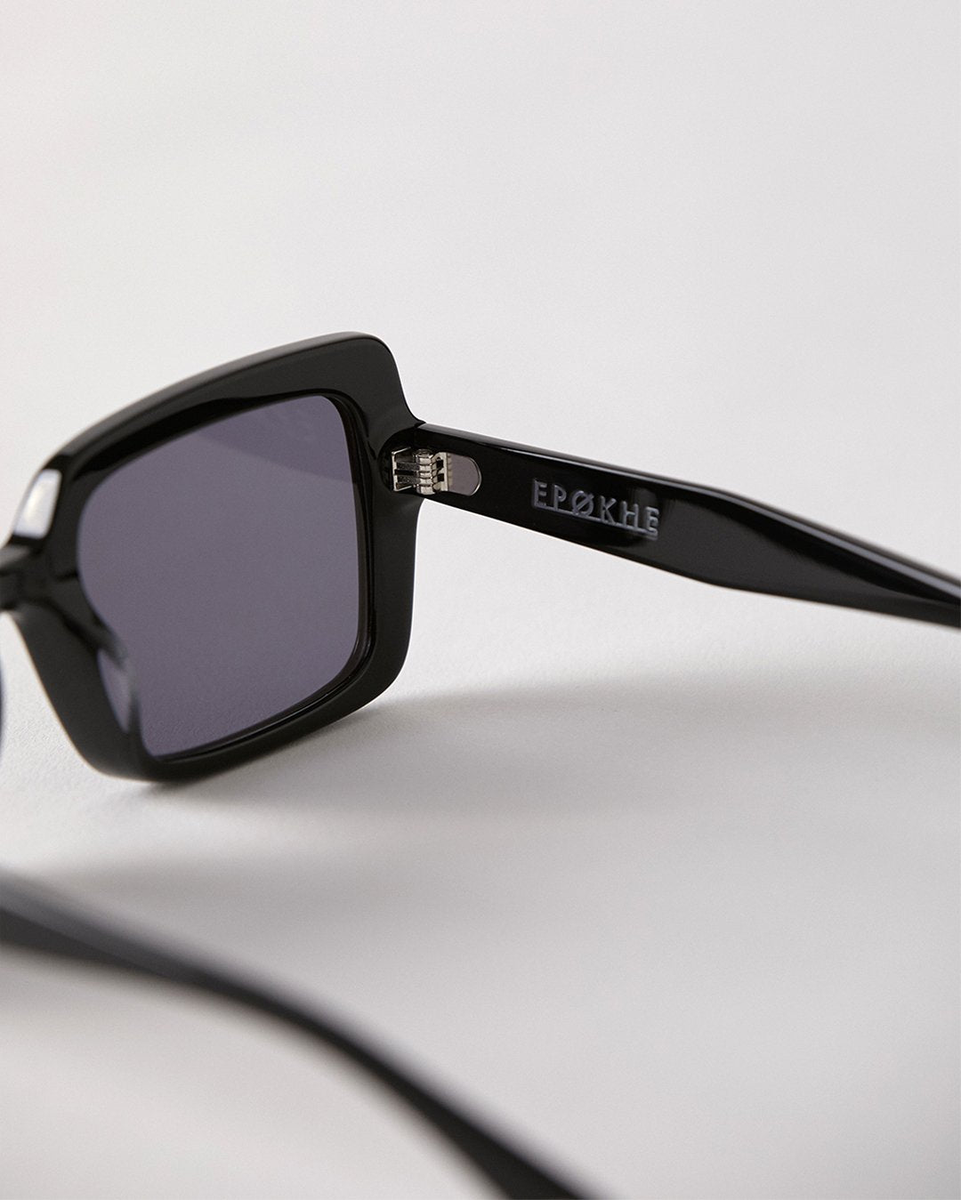 Lou - Black Polished/Black