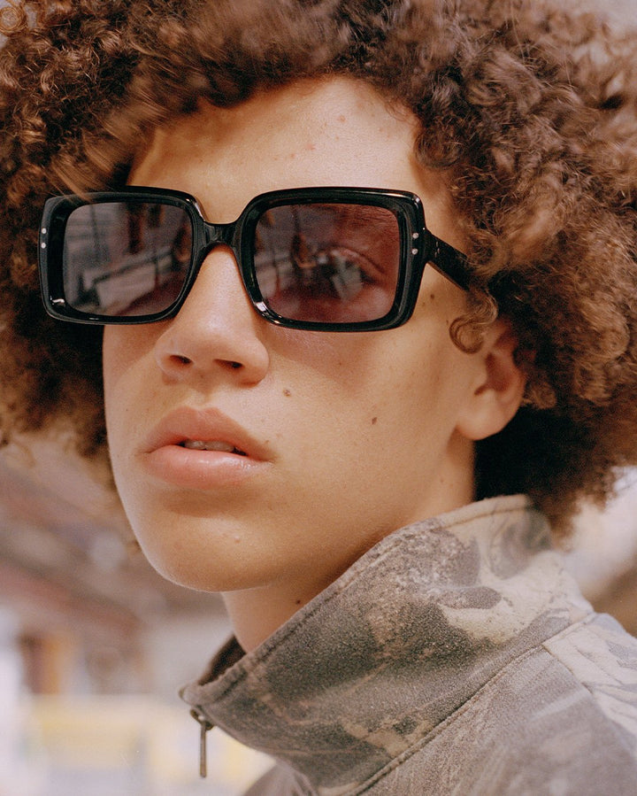 Lou - Black Polished/Black