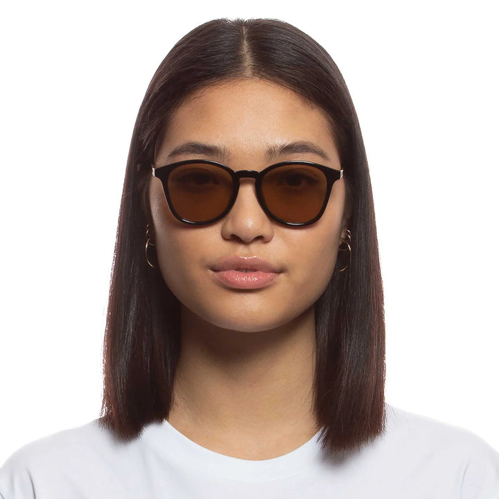 Contraband - Shiny Black