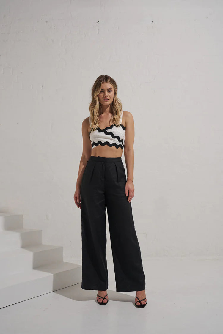 Coast Crop- Black/White