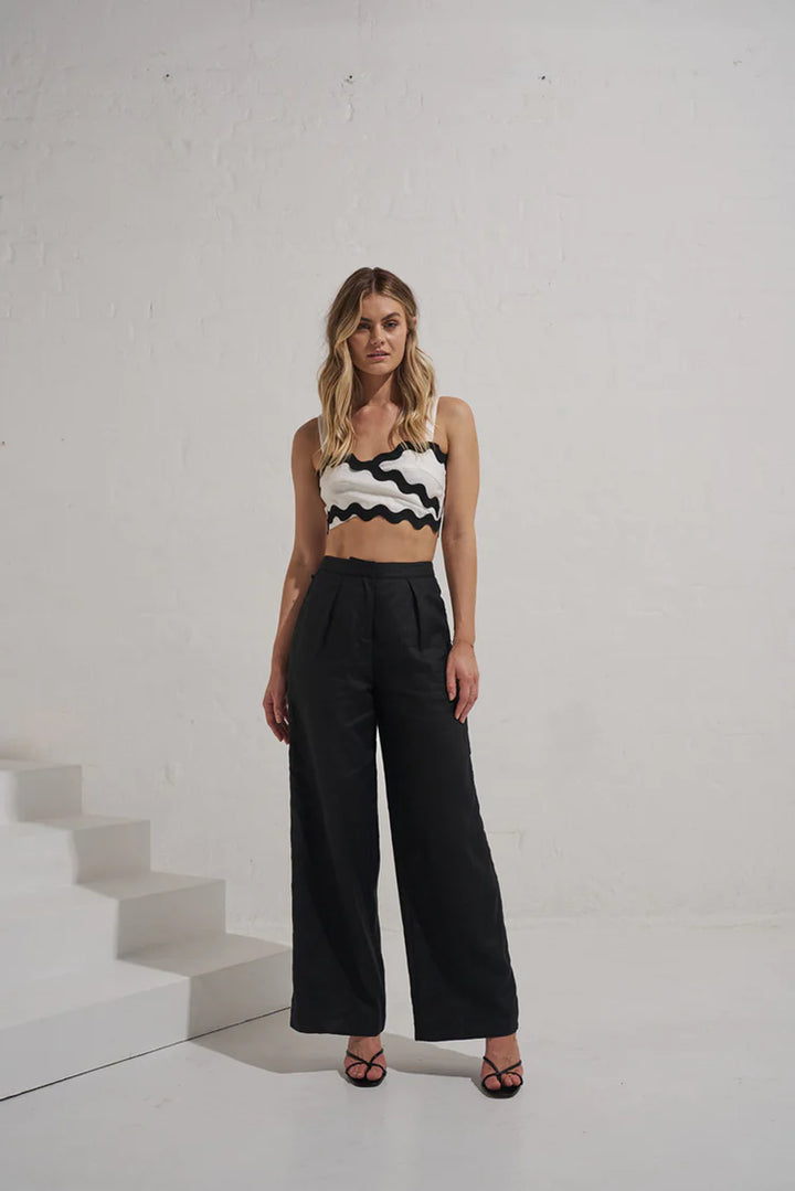 Coast Crop- Black/White