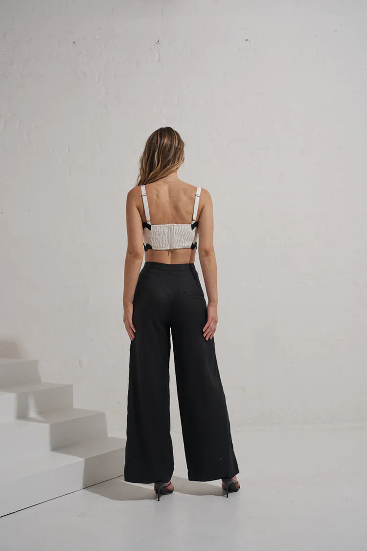 Coast Crop- Black/White