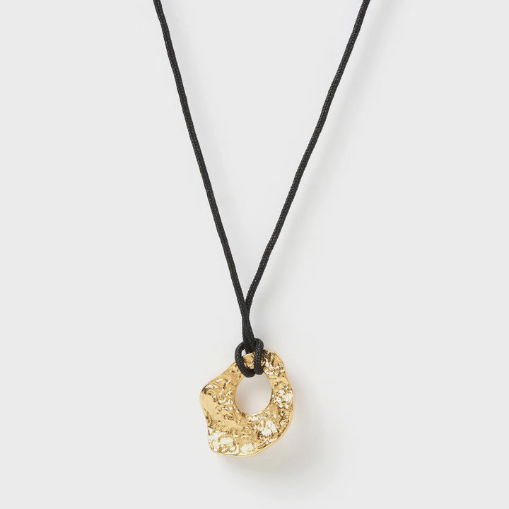 Arms Of Eve Raven Pendant Necklace - Black