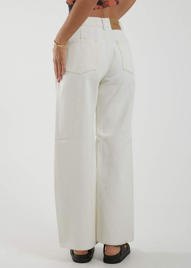 Kendall Low Rise Relaxed Fit Jean - Off White