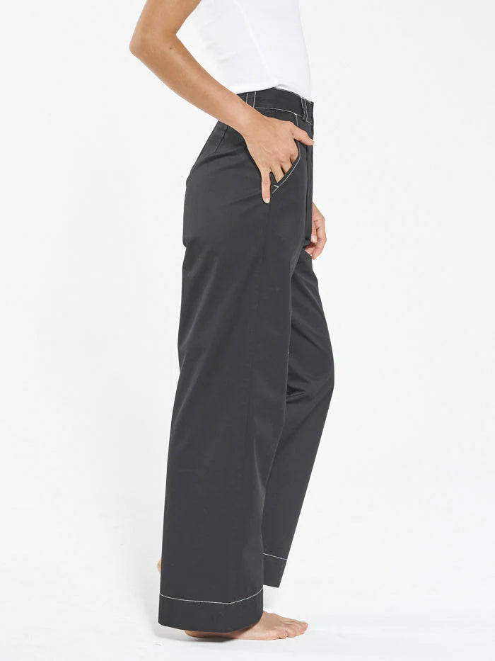 Artist Contrast Pleated Chino Pant - Black