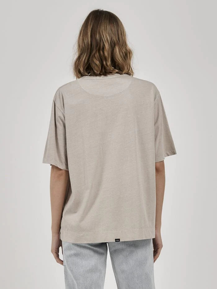 Healing Rays Box Fit Tee - Pavement